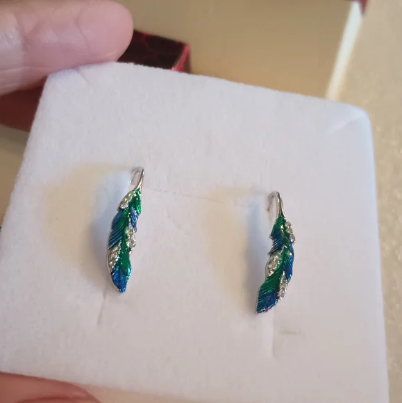 Elegant Sterling Silver Feather Earrings - Picture 12 of 16